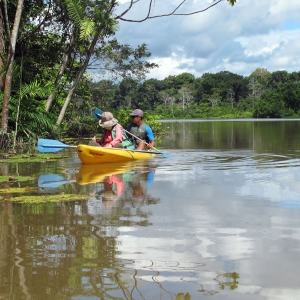 En kayak en el río