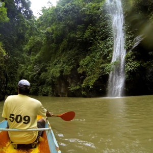 Canoeing along Bumbungan river in Pagsanjan gorge