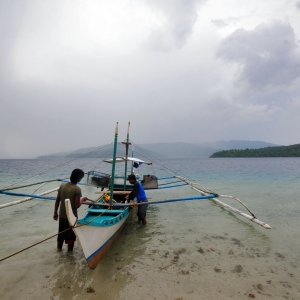 Setting off in Ulugan Bay