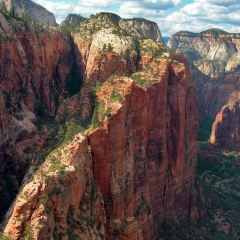 Trail along the top of a cliff